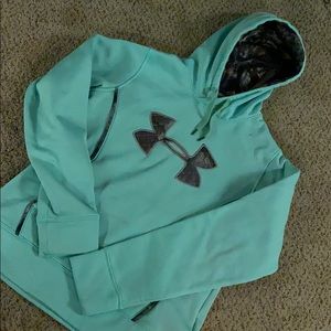 Under armour sweatshirt